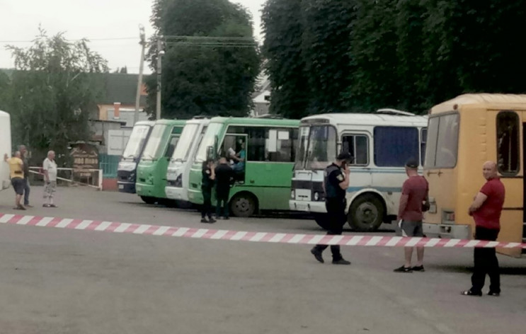 В Ужгороде "заминировали" вокзалы и марш…