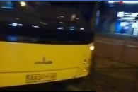 У Києві неадекват напав на водія тролейб…