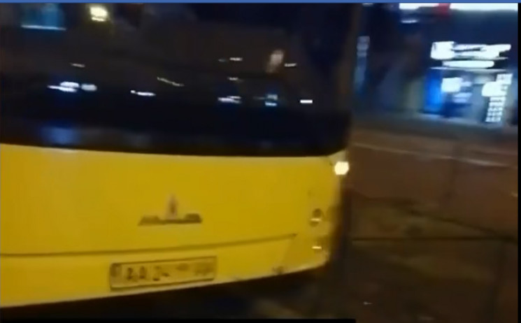 У Києві неадекват напав на водія тролейб…
