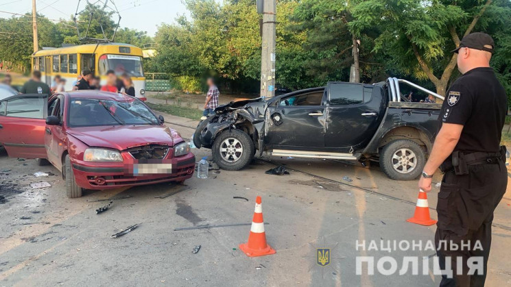 ДТП в Одессе: "Сальто" автомобиля Mitsub…