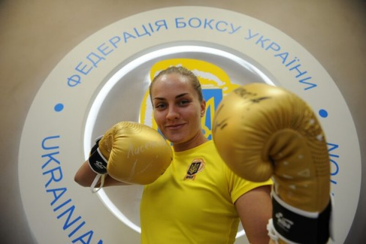 Українська боксерка пройшла першу суперн…