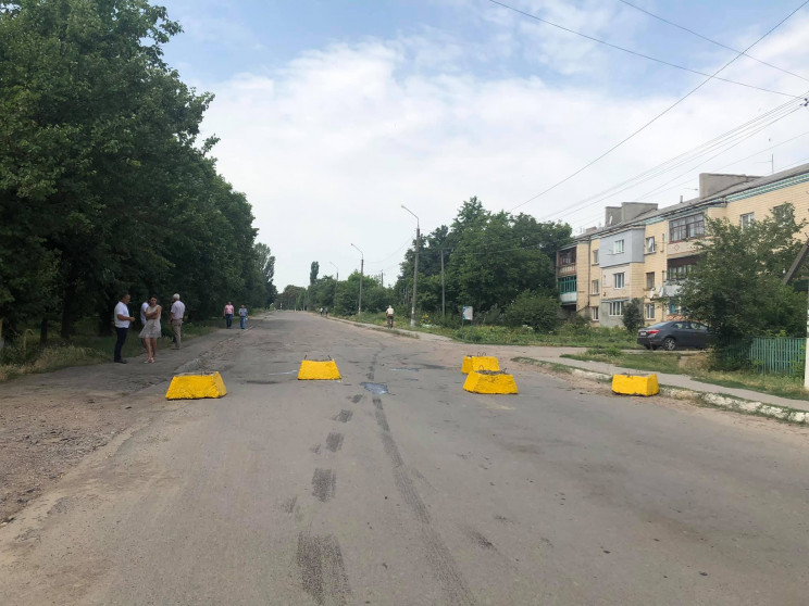 Аварійну дорогу в Теплику перекрили бето…