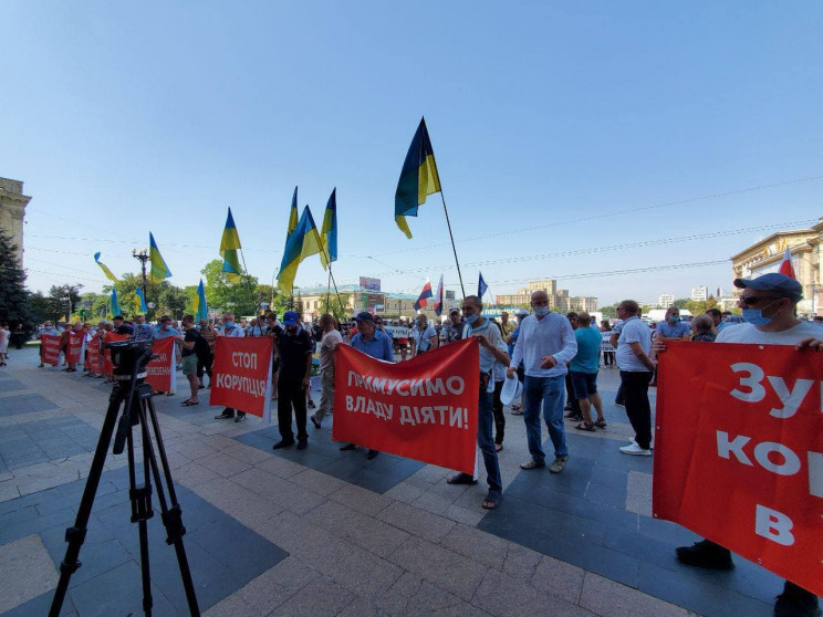 В Харькове около 150 человек пикетируют…