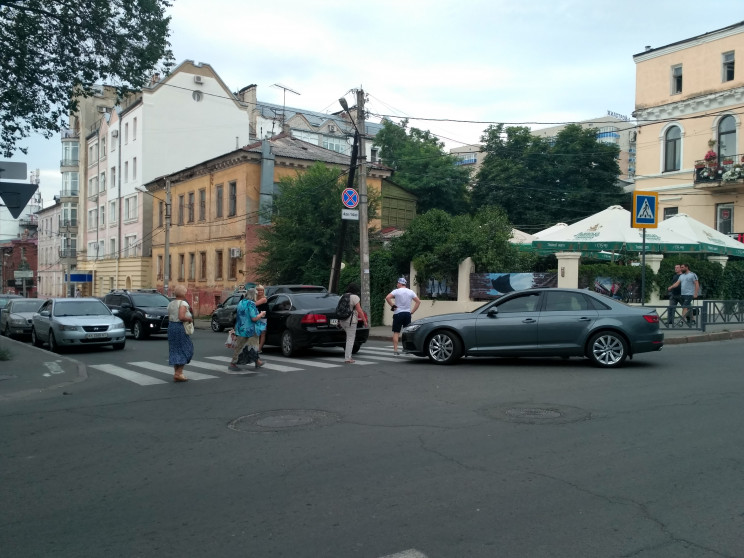 В центре Харькова Audi протаранил иномар…