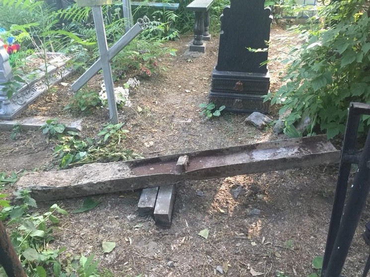 У Дніпрі "убитий" цвинтар передали у ком…