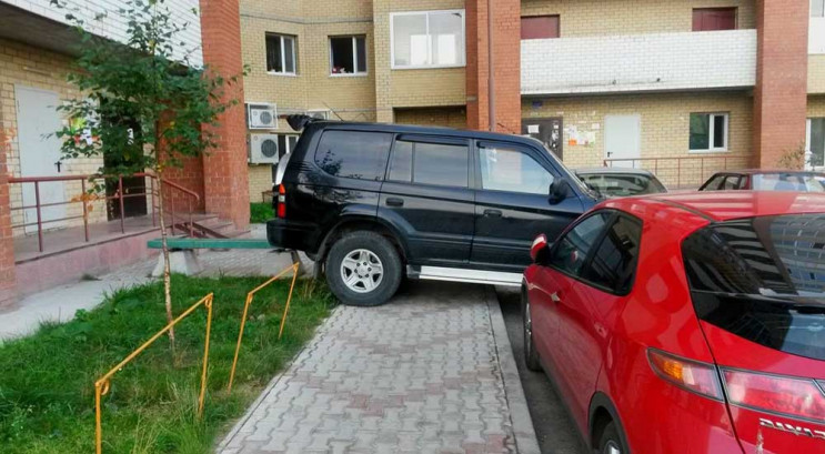 У Києві хочуть зробити платним паркуванн…