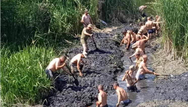 Рыли, как древние укры: На Луганщине бой…