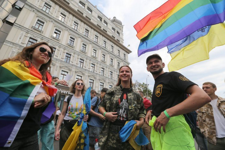 Захищали ваші дупи, не претендуючи на ни…