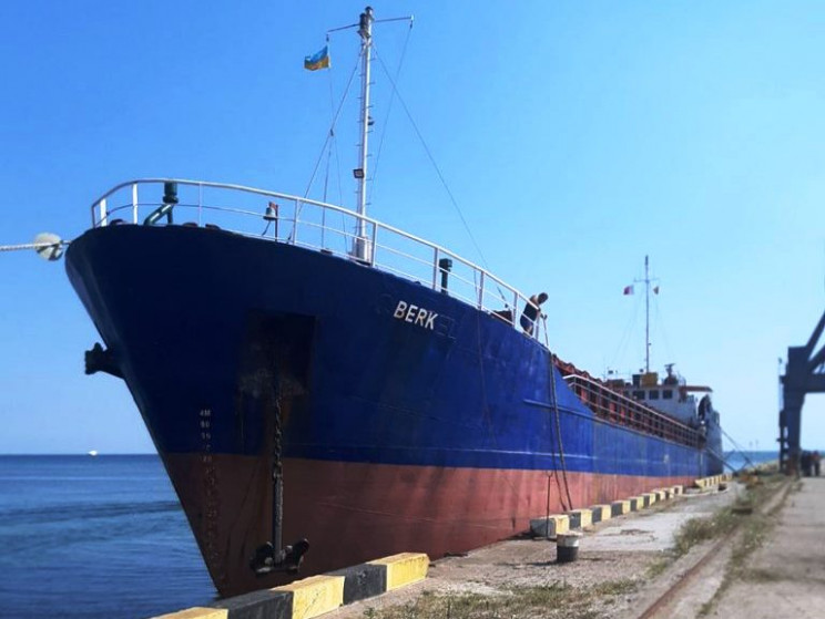 Скадовский морпорт принял на загрузку пе…