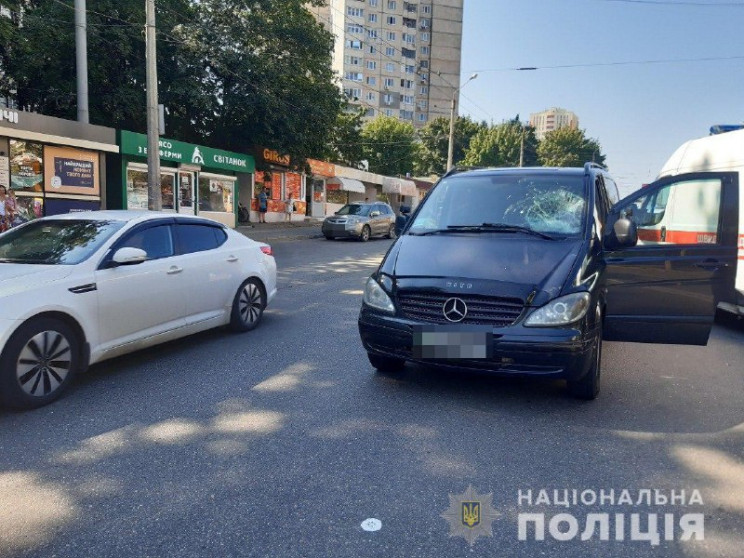 В Харькове водитель иномарки наехал на п…