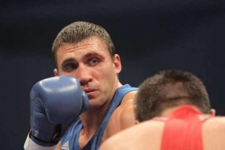Украинский боксер разгромил россиянина в…