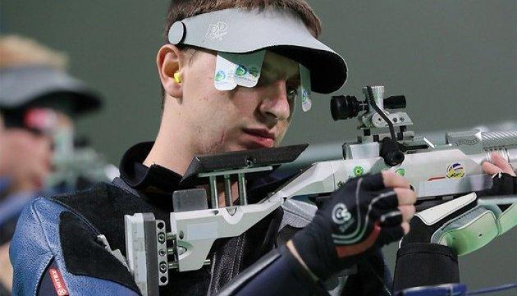 Прикрий конфуз позбавив українського стр…