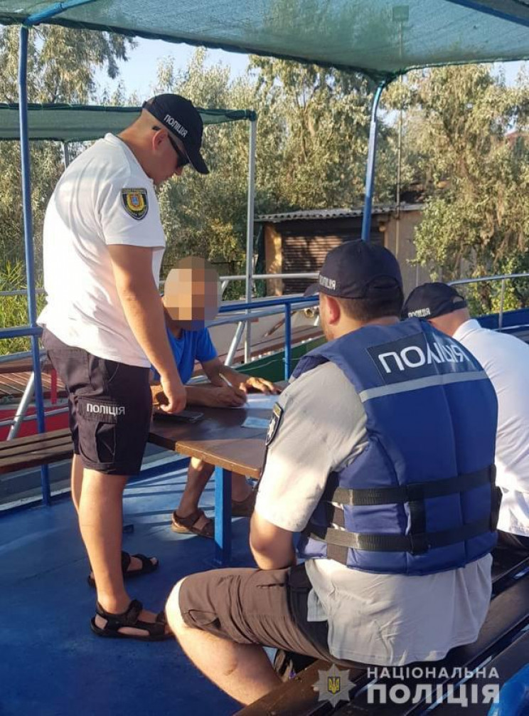 Полиция Одесской области накажет двух ло…