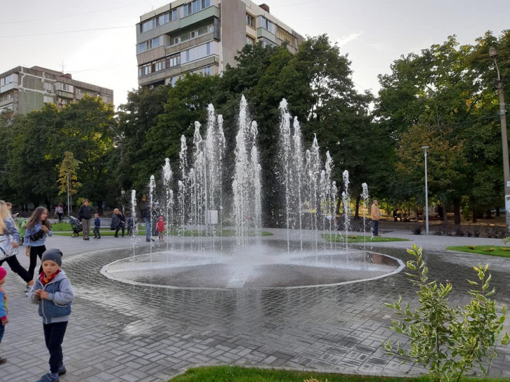 В Днепре мужчина устроил купание в фонта…