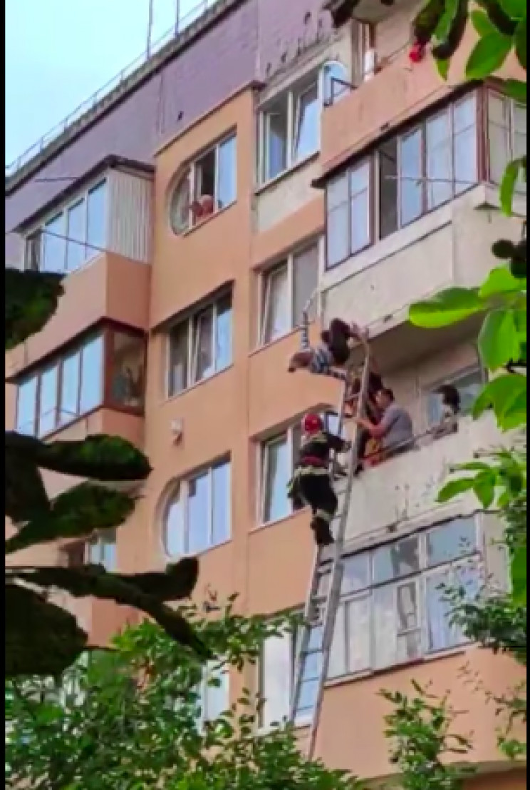 На Тернопольщине бабушка выпала с балкон…