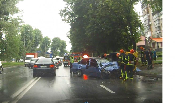 У Хмельницькому зранку сталася автотроща…