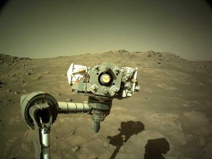 Марсоход NASA показал новые фотографии с…