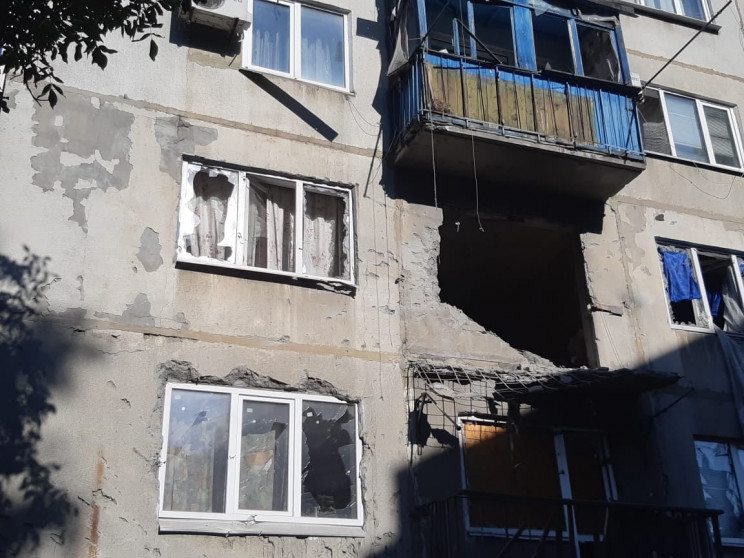 Бойовики "ДНР" обстріляли багатоповерхів…