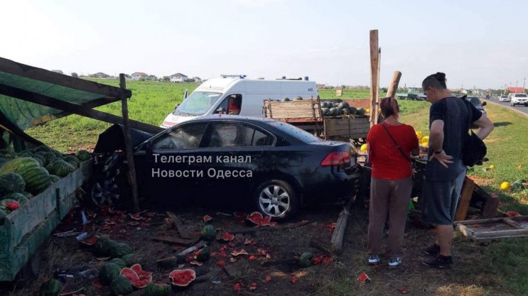 Под Одессой автомобиль влетел в прилавок…