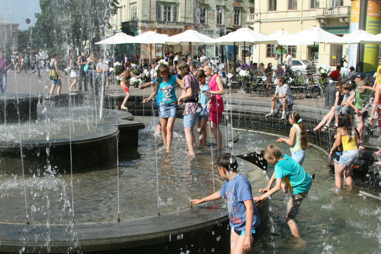 Як пережити спеку у Львові…