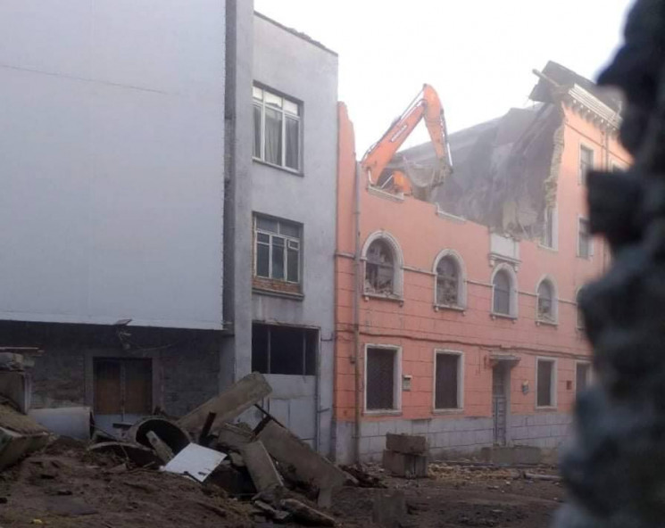 У Києві забудовник зніс найстаріший буди…