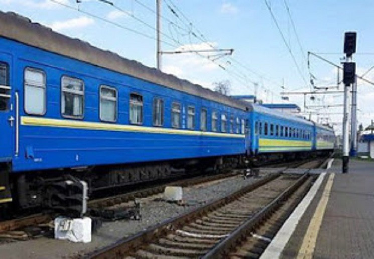 Під Дніпром пасажирський поїзд з Одеси з…
