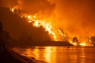 Греция в огне: Во время тушения пожара н…