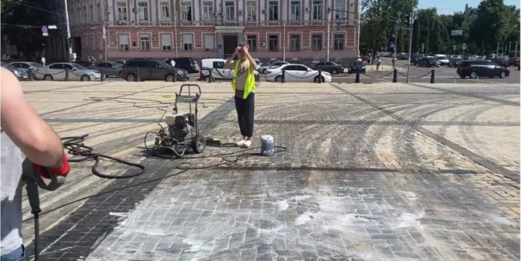 Софійську площу в Києві після дрифту від…