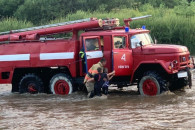 У Міжгір’ї пожежники на спецмашині рятув…