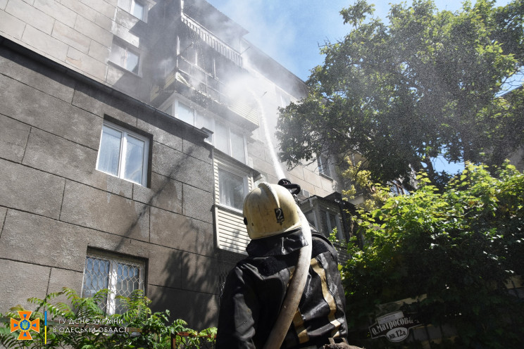Масштабна пожежа сталася в одеській бага…