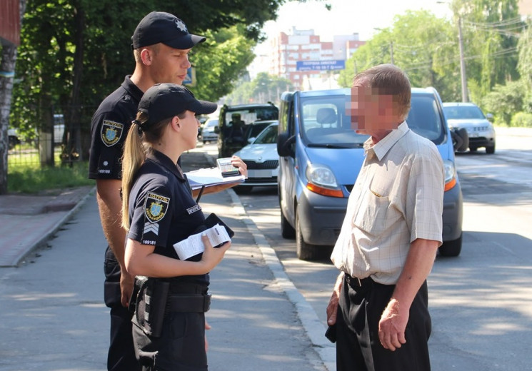 У Хмельницькому патрульні ловили пішоход…