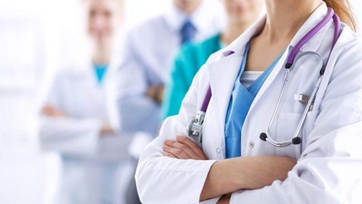 Хотят зарплату: 20 медиков на Львовщине…