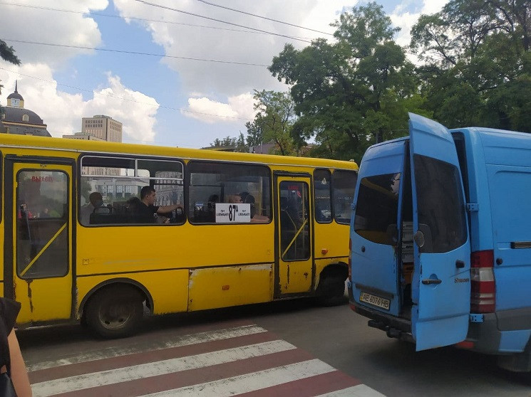 Плацкарти і гойдалки: Як маршрутки Дніпр…