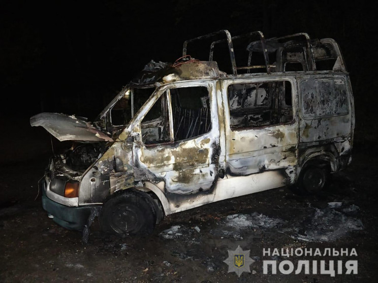 В Харькове ночью горели две машины: Поли…