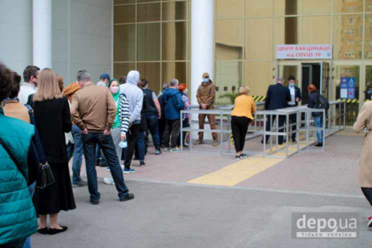 У Києві на два дні скасували вакцинацію…