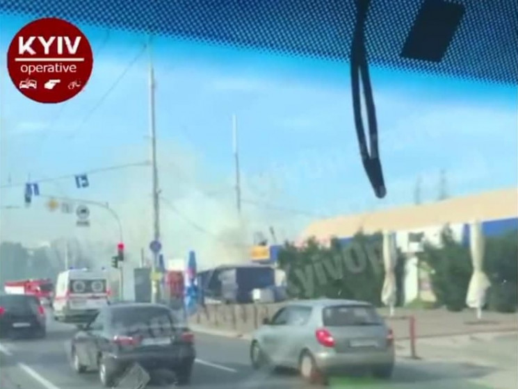 У Києві сталася серйозна пожежа на Троєщ…