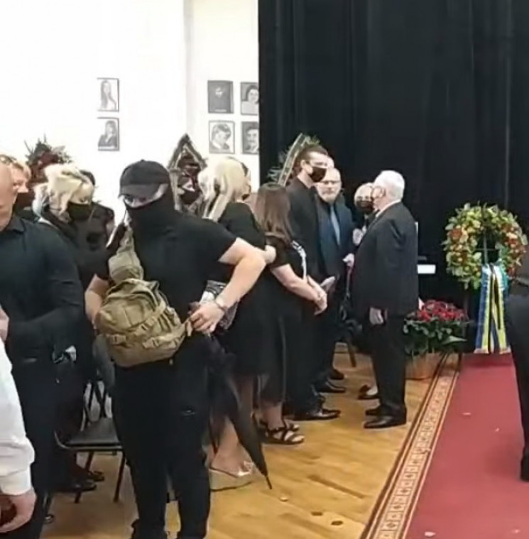 Нардеп Кива прибыл на похороны мэра Крив…