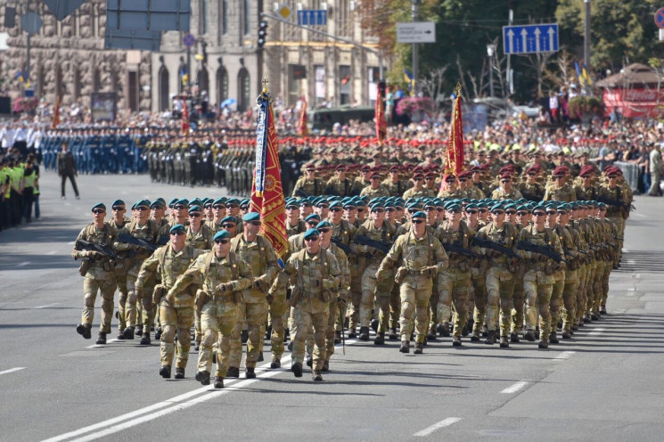 Парад, концерт на НСК, Марш захисників т…