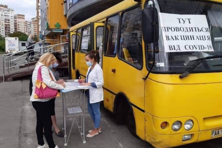 В Киеве тем, кто вакцинировался от COVID…
