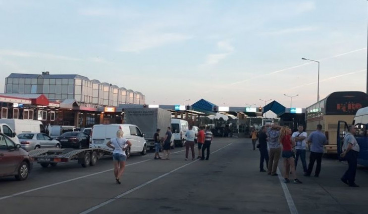 На Львівщині заблокували рух транспорту…
