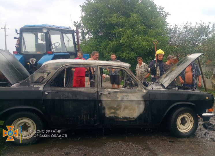 В Запорожской области легковушка сгорела…