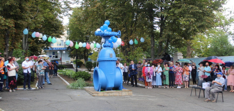 Пам'ятник засувці: Очільник "Херсонводок…