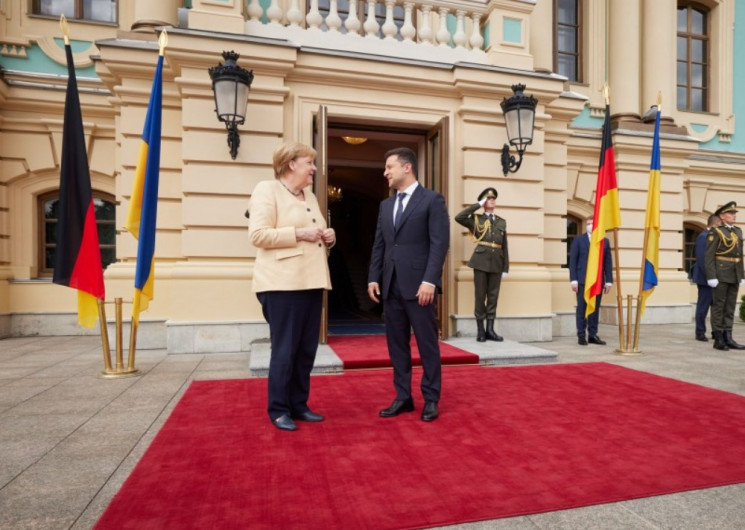 Меркель радить Україні готуватися до ско…