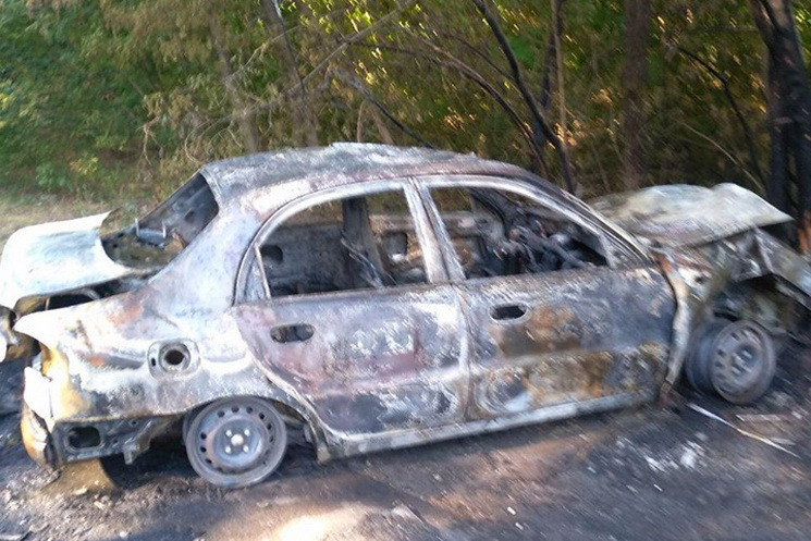 В Днипре дотла выгорела машина беглеца о…