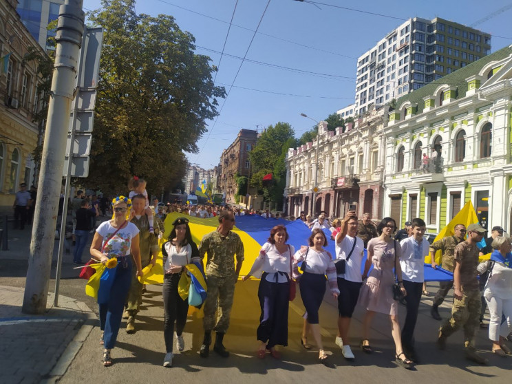 В центре Днепра на мини-параде пронесли…