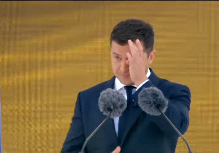 Зеленський розплакався під час перформан…