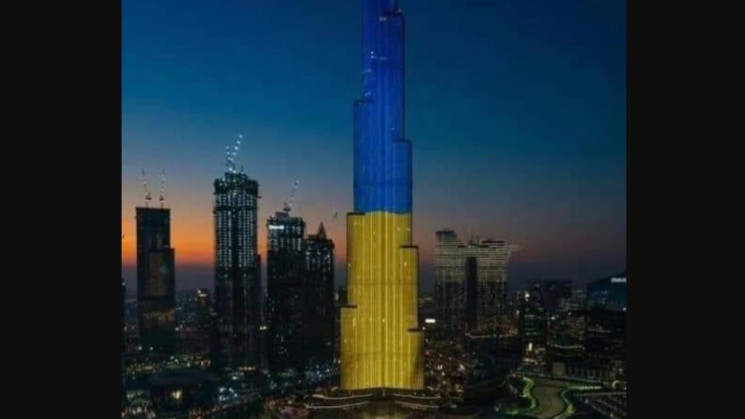 Найвища будівля світу засяяла кольорами…