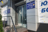 В Харькове разбили и облили зеленкой офи…