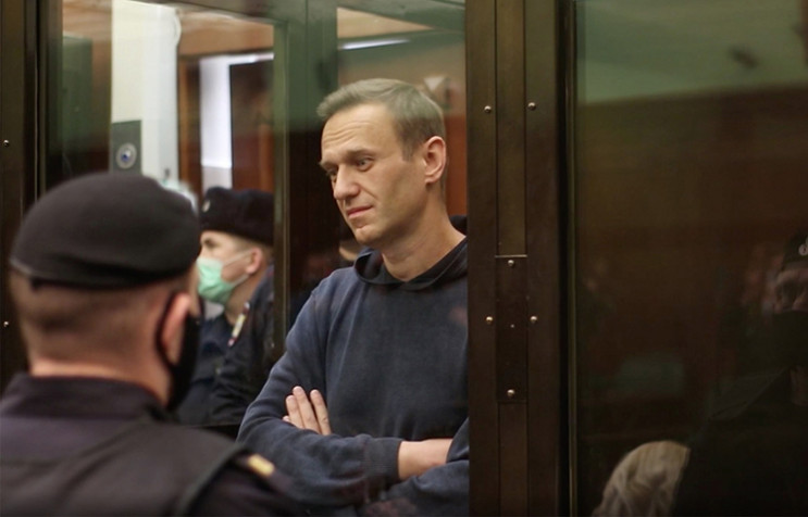 Первое интервью из тюрьмы: Как Навальный…