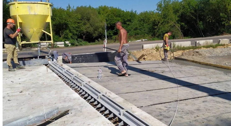 Шляховики реконструюють міст через Бужок…